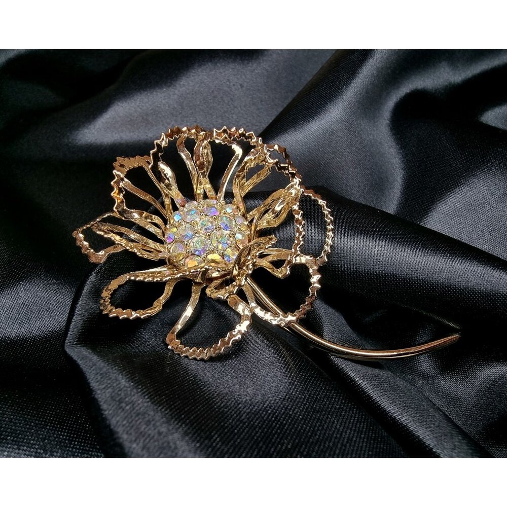 Vintage Sarah Coventry 3D Gold-Tone Flower Brooch With Rhinestone Center Elegant